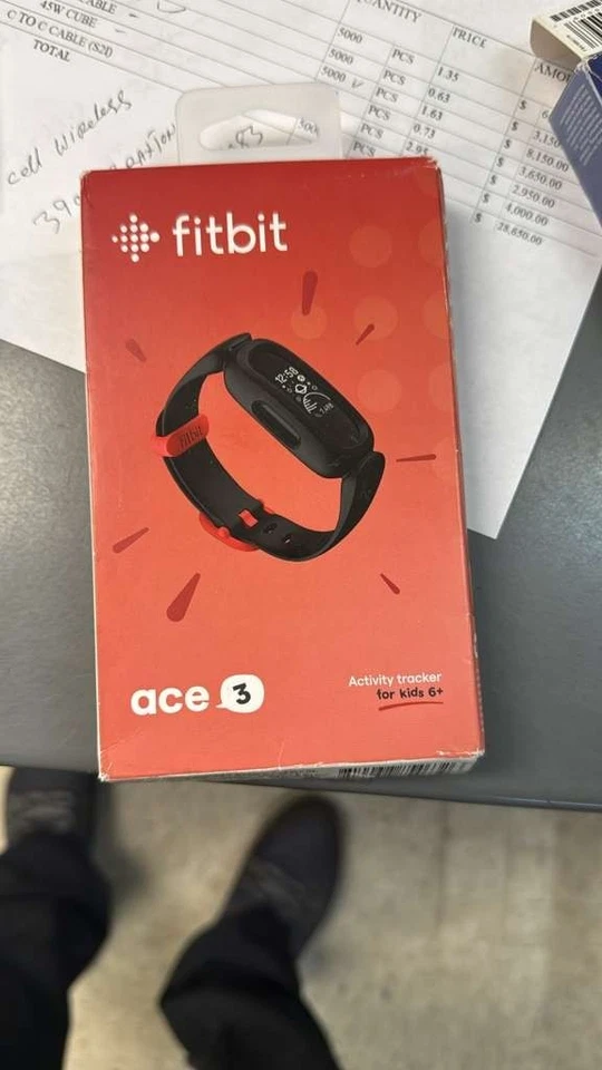 Rastreador de actividad física Fitbit ACE 3 18,29 mm para niños - negro/rojo deportivo Foto 2 de 2