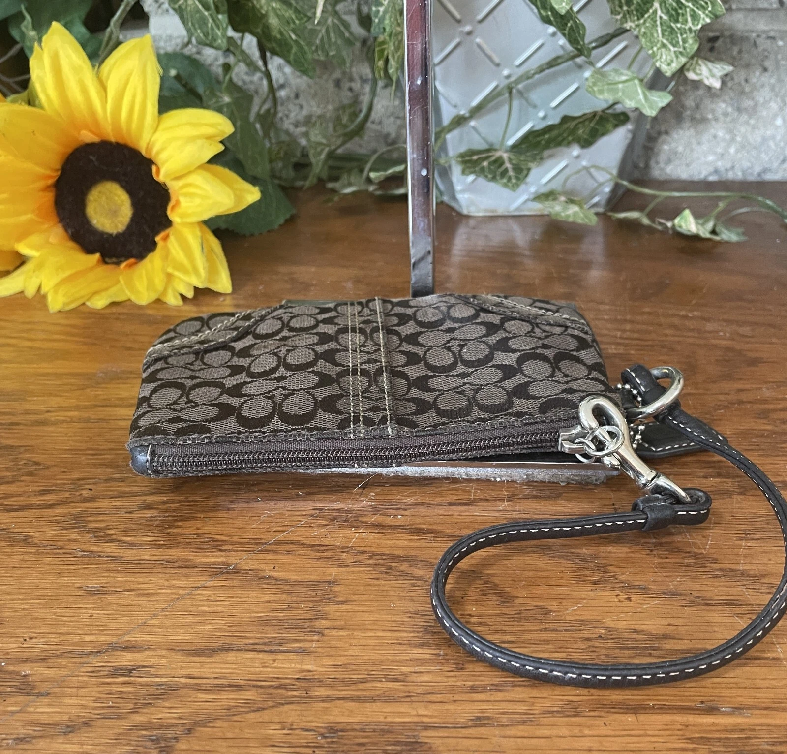 BORSA BORSETTA PORTAFOGLIO DA POLSO COACH MARRONE FIRMA CON FINITURE MARRONE SCURO