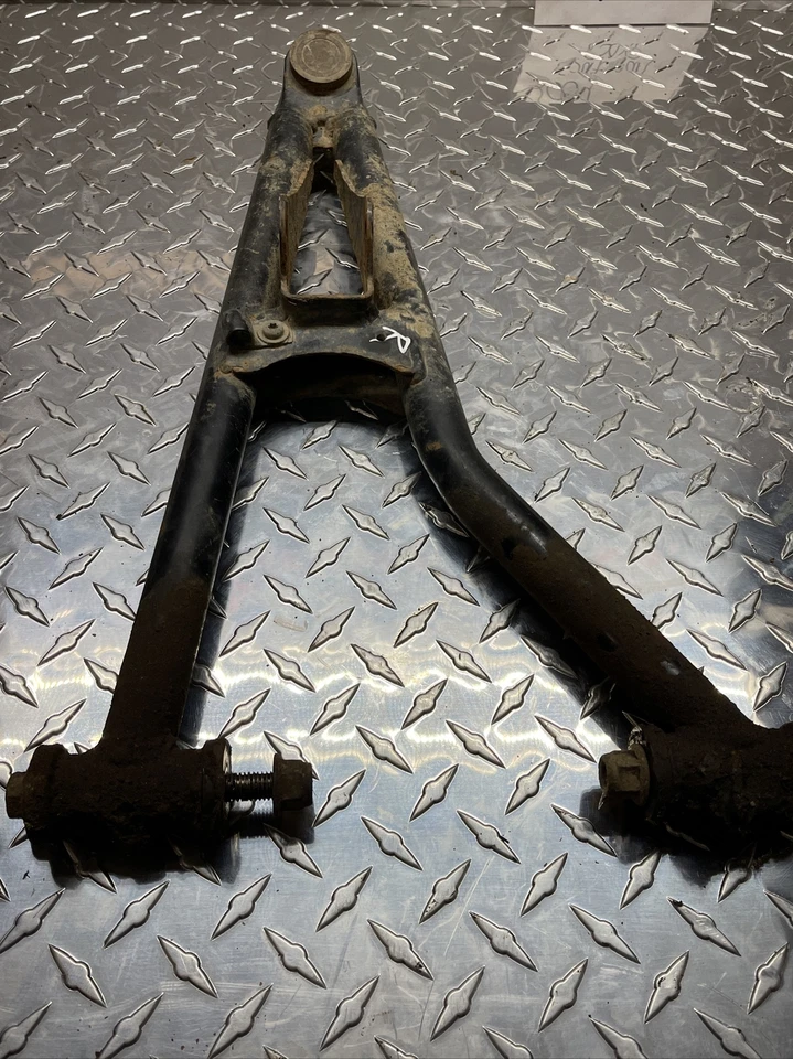 Brazo A superior delantero derecho Polaris Sportsman 850 XP 09 dirección asistida eléctrica 1025618-067 2009-2011 Foto 4 de 4