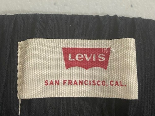 NWOT Youth Levi's Black Cargo Shorts Size L (12-13 Yrs) Elastic Waist 26-28" - Picture 3 of 8