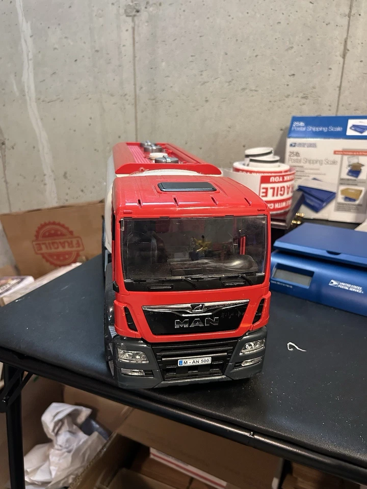 Camión con tanque de combustible Bruder Power MAN Foto 3 de 4