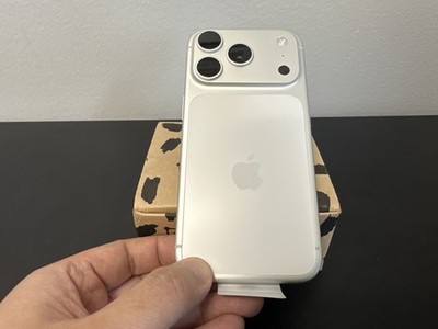 Apple iPhone 17 Pro Max 256GB Silver Unlocked Worldwide Excellent (Flawless)
