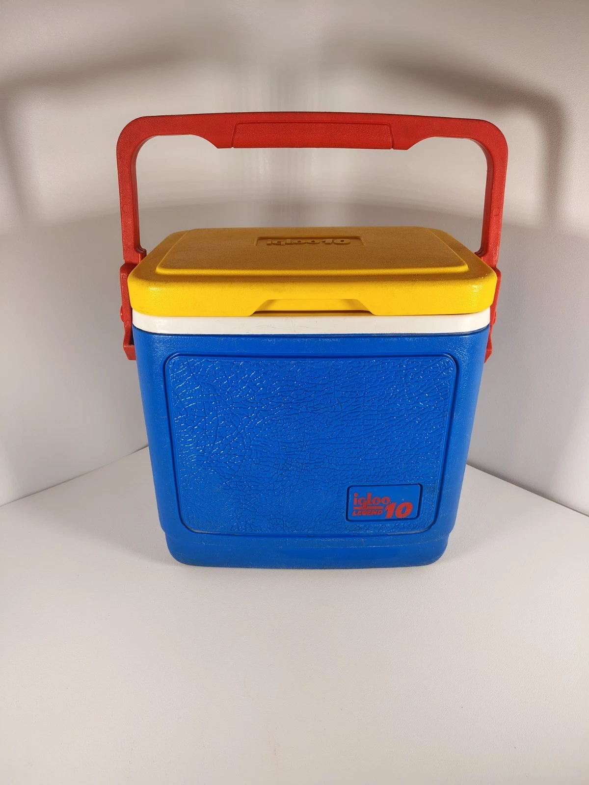 Igloo Legend 10 Cooler Cupholder Locking Lid Red Yellow Blue Preowned
