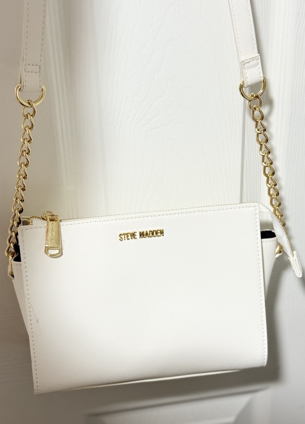 Steve Madden White Shoulder Bag Gold Chain Accent Adjustable Strap Zip Closure