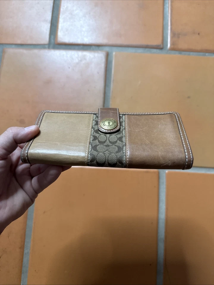 Cartera Bolso Cartera Coach Saddle Cuero Marrón Firma Rayas C Doble Plegable Usado ¡RARA! Foto 4 de 4