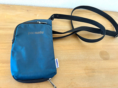 Pacsafe Brustbeutel/Geldbörse Grau aus Polyester mit Umhängegurt