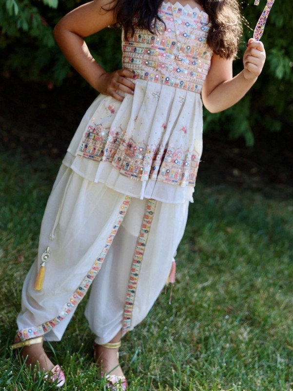 Girls Ivory Salwar Kameez 3-Pc Set Dupatta Embroidered Mirror Work Size 26 (4-7)