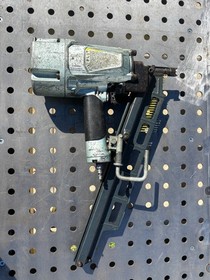 Hitachi NR83A2 3 1/4 in Framing Nailer, 21 Degree - Excellent Condition