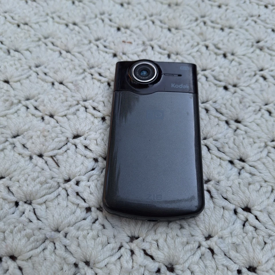 Kodak Zi8 Pocket Video Digital Camera Camcorder 1080P HD - Image 2 of 3