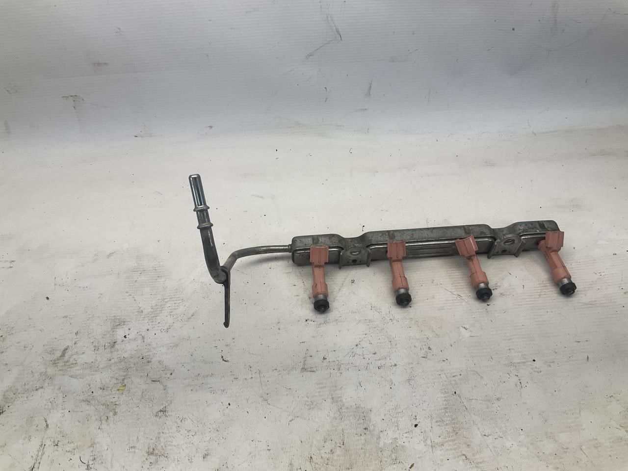 12-19 Toyota Prius C 1.5L Fuel Injector Rail w/ Fuel Injectors Vin B3 7 8 Dgt Q
