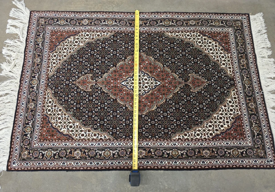 3'x5' High Quaility Hand-Knotted Wool And Silk Area Rug - Image 3 of 4
