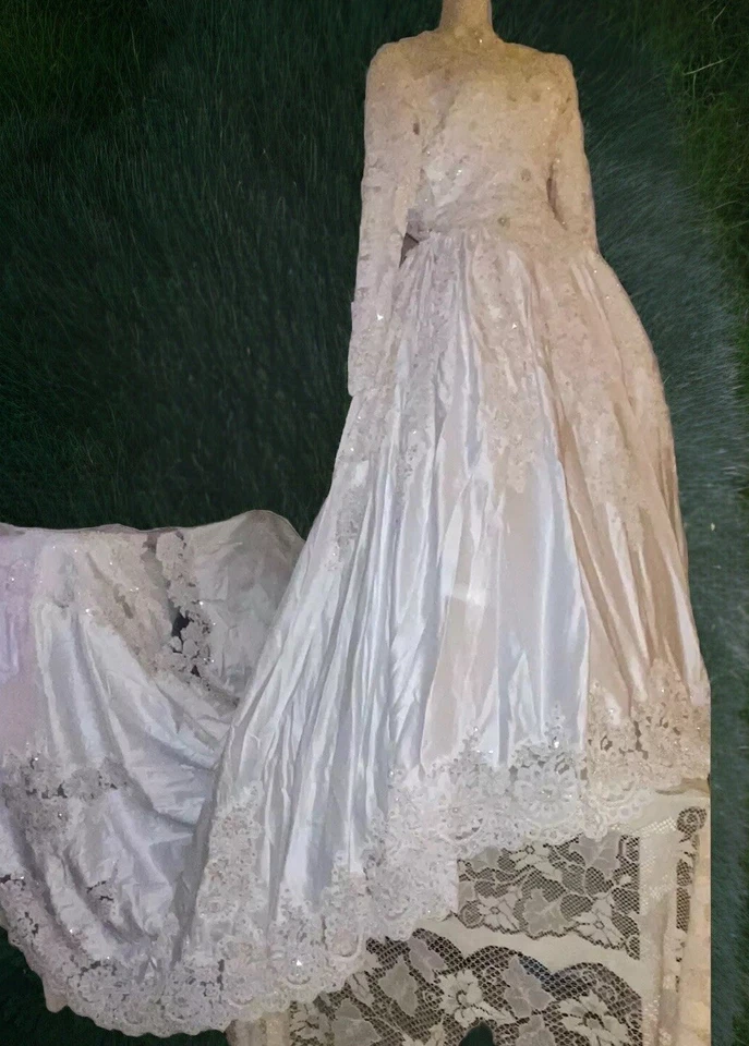 Vestido de novia cintura pequeña, lentejuelas blancas marfil, perlas, algunas cosidas a mano, cabeza Vail Foto 3 de 4