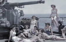 WW2 Picture Photo 1945 Group US Army nurses sunbathe 40mm anti-aircraft gun 4191
