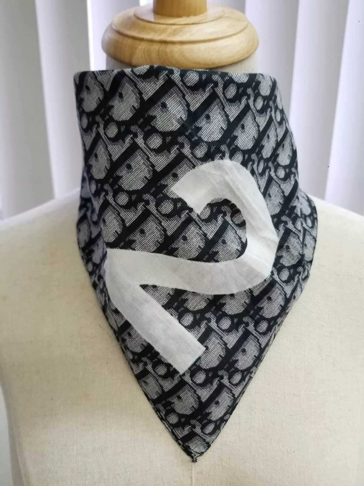 écharpe 100% coton motif trotteur Christian Dior occasion 22039