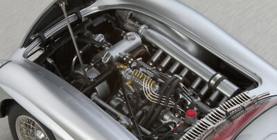 CMC M-076 1/18 Mercedes-Benz 300 SLR Coupe 1955 Silver / Red