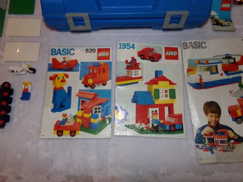 Vintage 1980's LEGO pieces with carrying case and instructions. - Picture 6 of 9