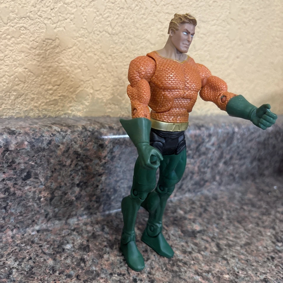Nueva figura de acción DC Comics Unlimited Aquaman 52 Mattel Classic Universe Foto 3 de 3