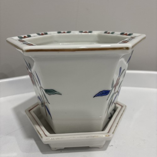 Andrea by Sadek Hexagon 6-Sided Porcelain Footed Flower Design Planter w/Saucer - Picture 4 of 11