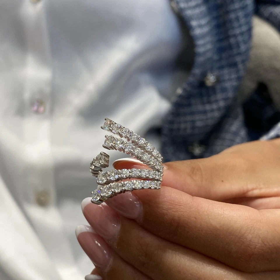 Anillo de compromiso de diamantes cultivados en laboratorio CVD conjunto pavé de oro blanco de 14 k corte redondo E-F/VVS Foto 3 de 4