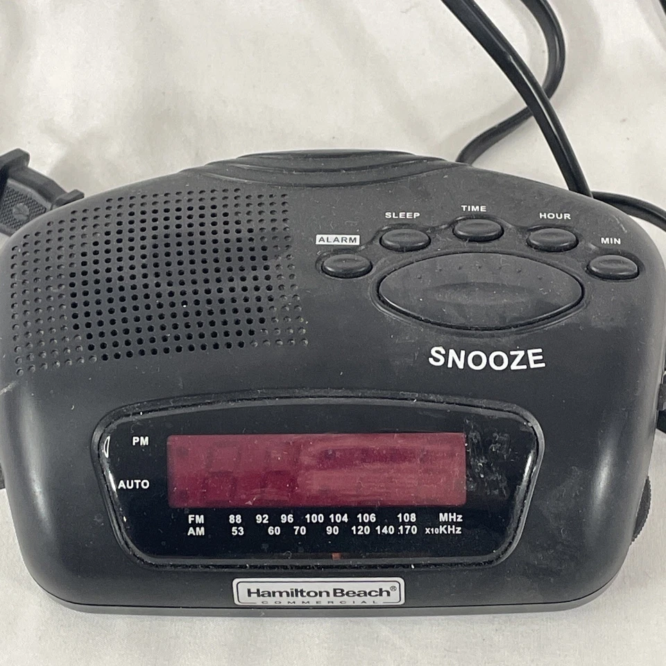 Hamilton Beach Commercial AM/FM Alarm Digital Black Radio Clock. Used Great cond - Image 2 of 4