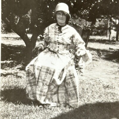 Woman In Fancy Old-Fashioned Dress 1929 Fashion VINTAGE PHOTO ORIGINAL  SNAPSHOT | eBay