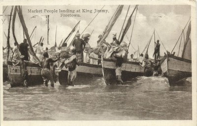 PC SIERRA LEONE FREETOWN MARKET PEOPLE LANDING AT KING JIMMY (b63239)