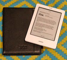 Kobo Touch N905 6" Touchscreen eReader, White & Silver with case bundle