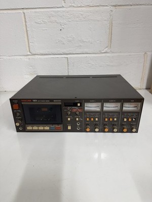 Tascam 133 Kassettendeck Multi-Image Serie mit abnehmbaren Rackhalterungen