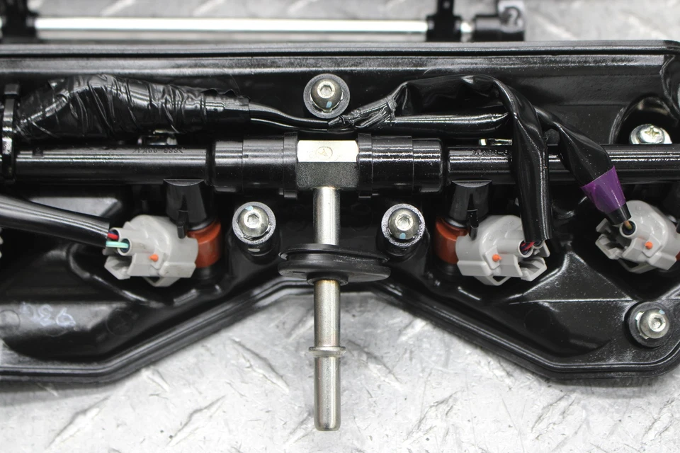 Yamaha YZF R1 2009 caja de aire servomotor/riel de inyección de combustible/pilas de velocidad de toma Foto 4 de 4