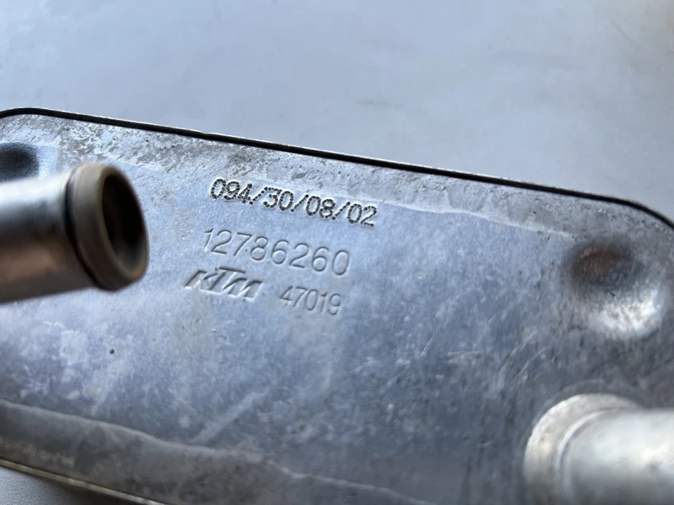 Enfriador de aceite de motor genuino Saab 9-3SS (9440) 03-07 B207 | 12786260 Foto 2 de 4