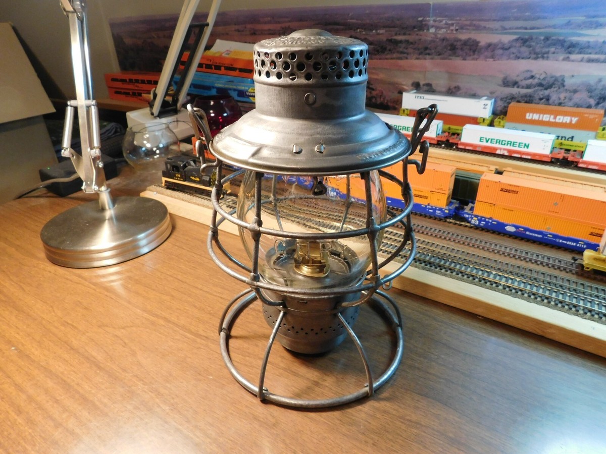 GREAT NORTHERN RAILROAD LANTERN ADAMS & WESTLAKE CO 