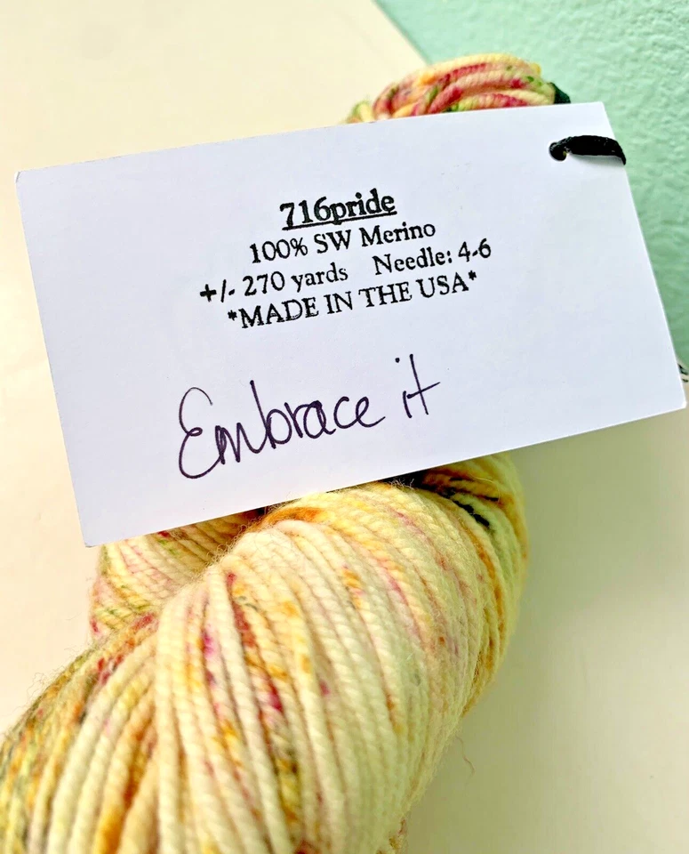 716KNIT - 716Pride 100% SW Merino - Abrazalo (amarillo) 270 yardas EE. UU. Teñido a mano Foto 2 de 4