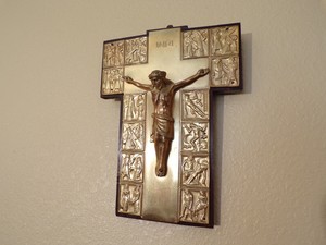7-5-x-6-Crucifix-Cross-Embossed-Metal-amp-Wood-Stations-of-The-Cross-Way-of-Sorrow