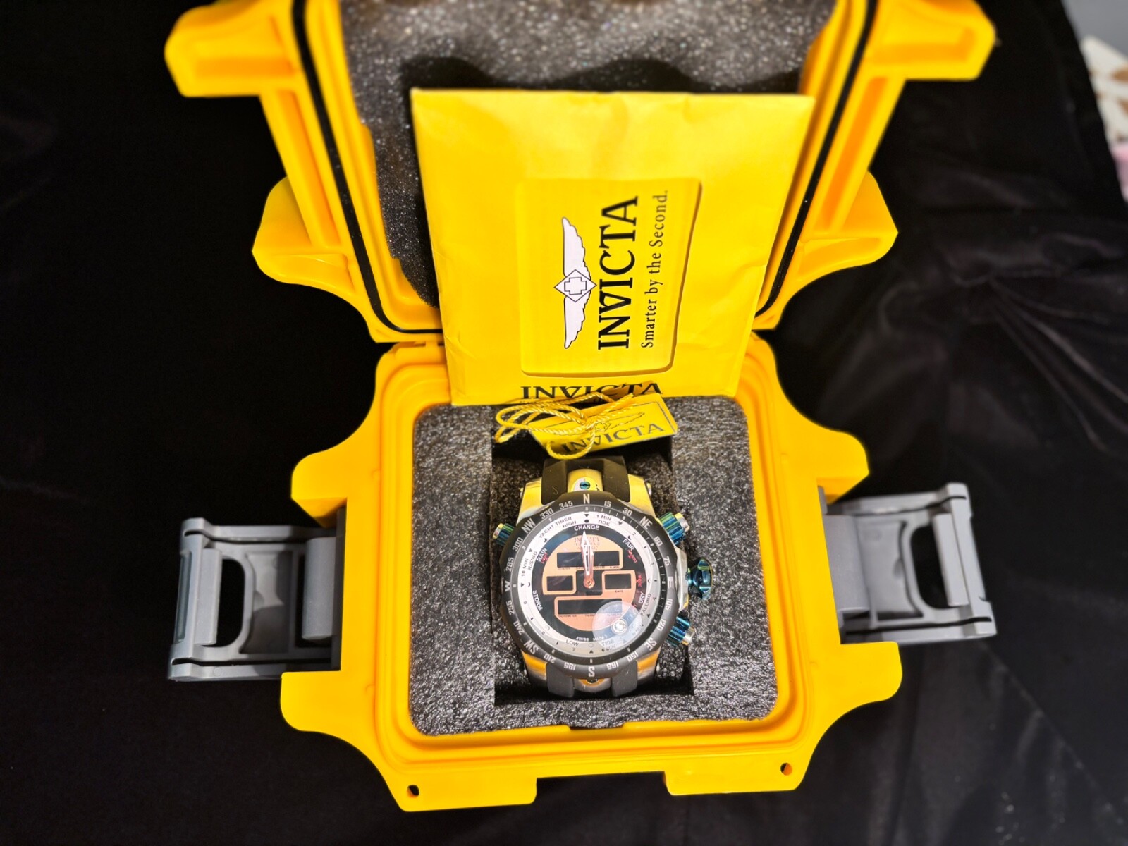 Invicta Venom Reserve Intrinsic Chronograph Rare Mint Condition-image