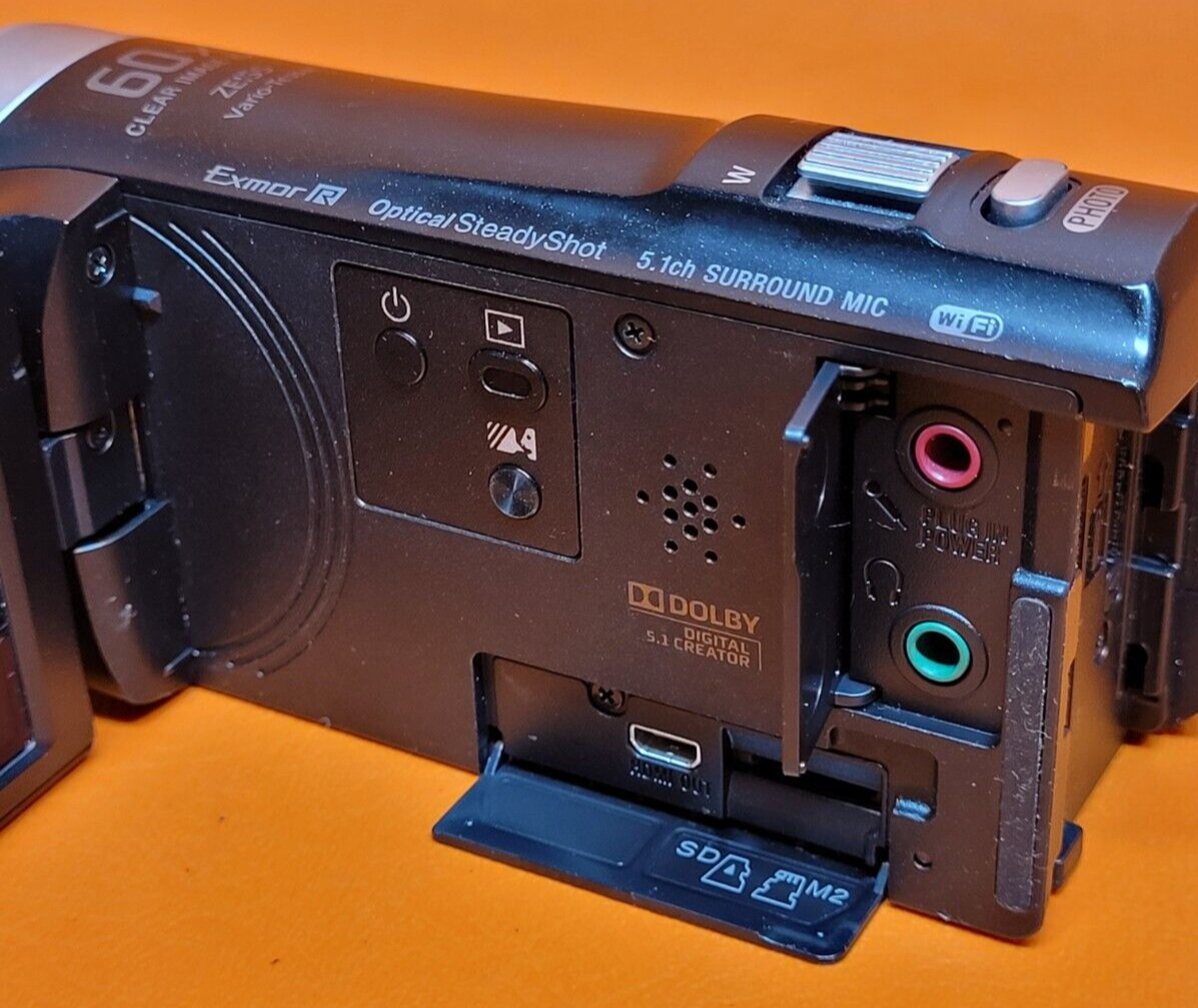 Sony HDRCX405 HD Handycam Camcorder w/ Battery, Attached Charger *WEAR