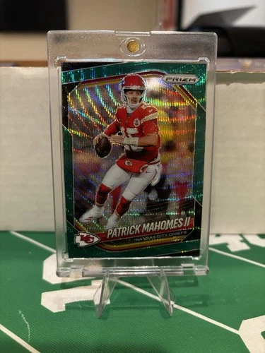 2025 Panini Prizm - Patrick Mahomes II #26 Green Wave Prizm