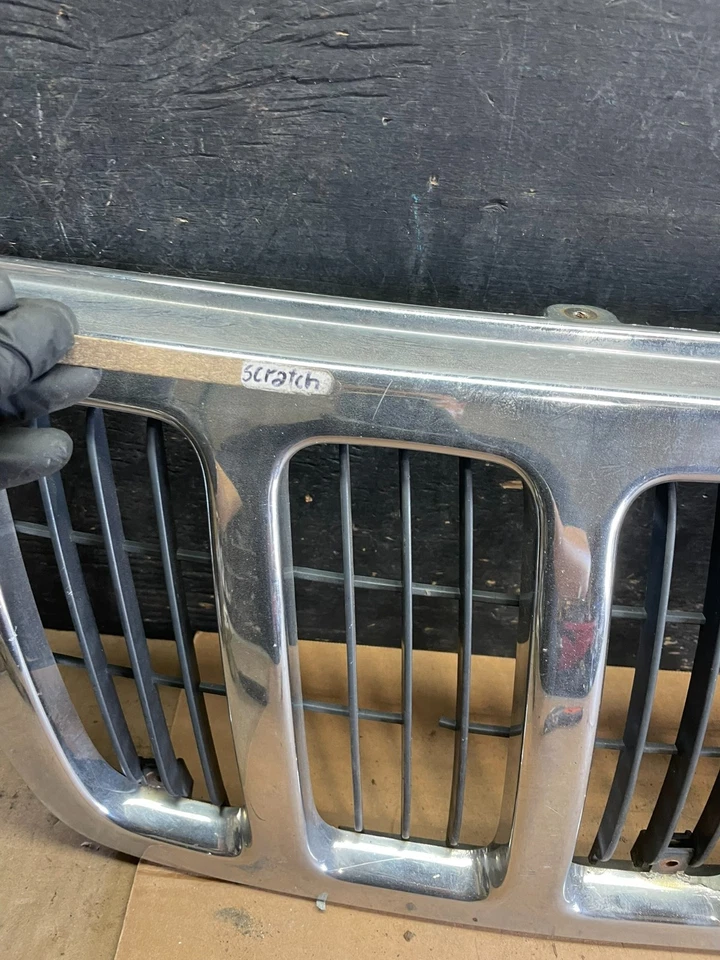 Jeep Commander 2006 a 2010 parrilla superior delantera OEM t6568 DG Foto 4 de 4