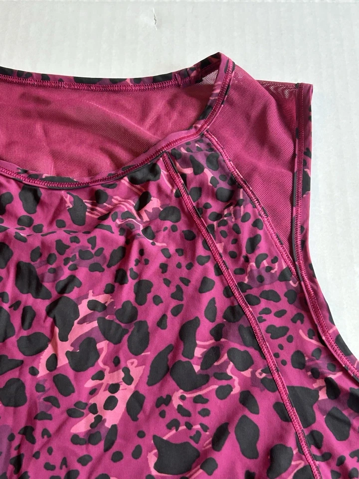 TANQUE ESCULPIDO LULULEMON, CAMUFLAJE GUEPARDO/MAGENTA PÚRPURA, TALLA 6 Foto 3 de 4