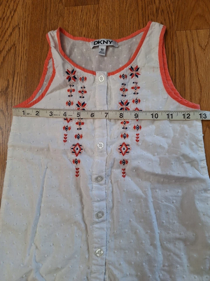 Camiseta sin mangas DKNY blanca bordada flores abotonadas sin mangas verano niñas 6x Foto 4 de 4
