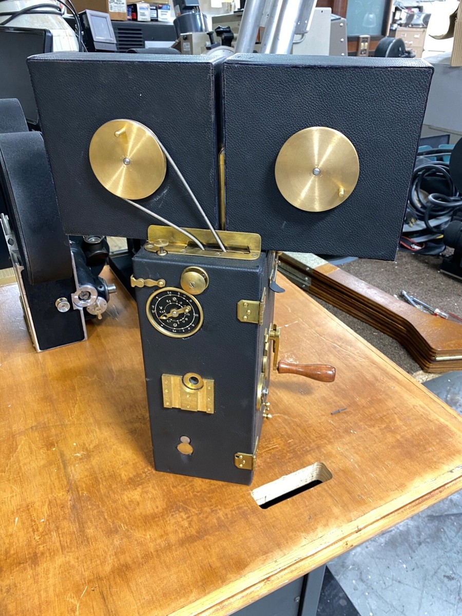 Very Rare Pathe Studio 35mm Hand Cranked Cine Camera Circa