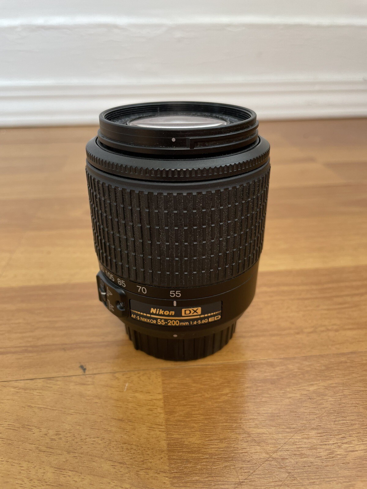 Nikon D7000 DSLR Camera w/ Nikkor DX AFS 55200mm F45.6G Lens