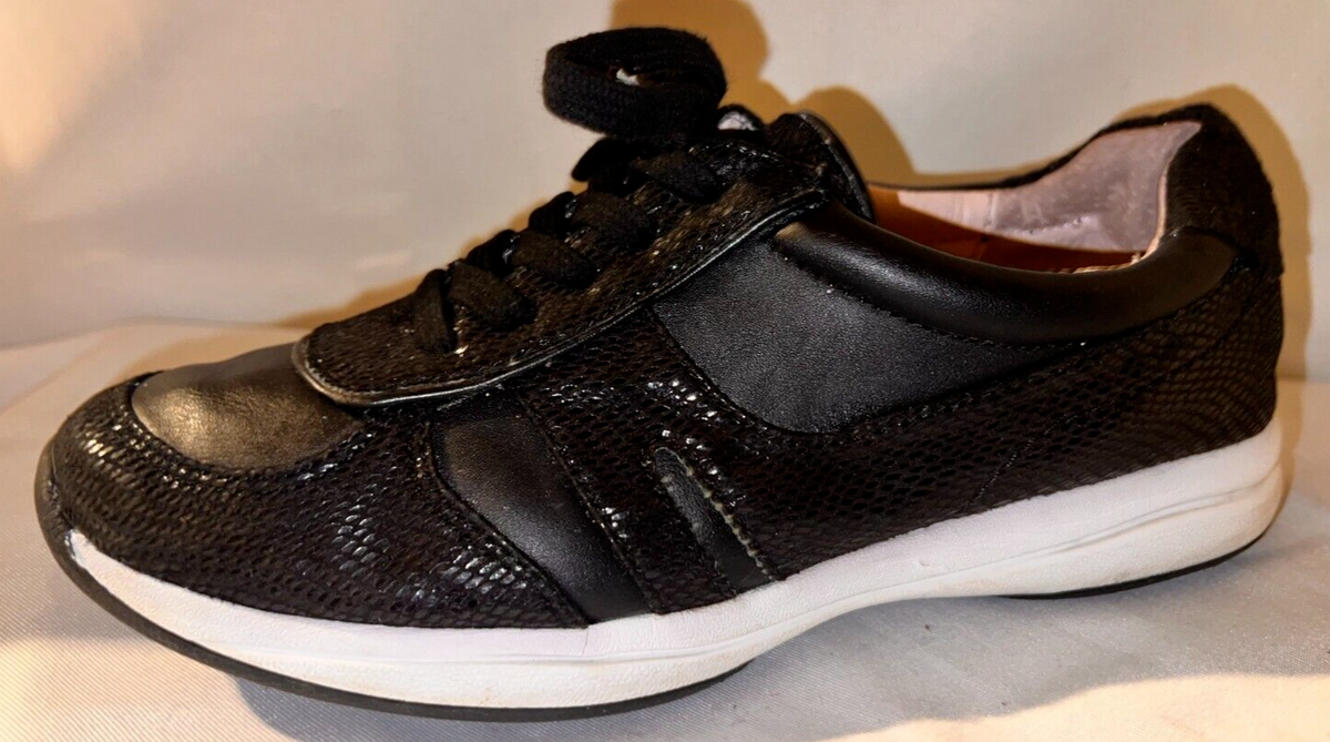 TARYN ROSE Shoes Women's Size 7M Black ARVIE Leather Lace-up Comfort  Sneakers