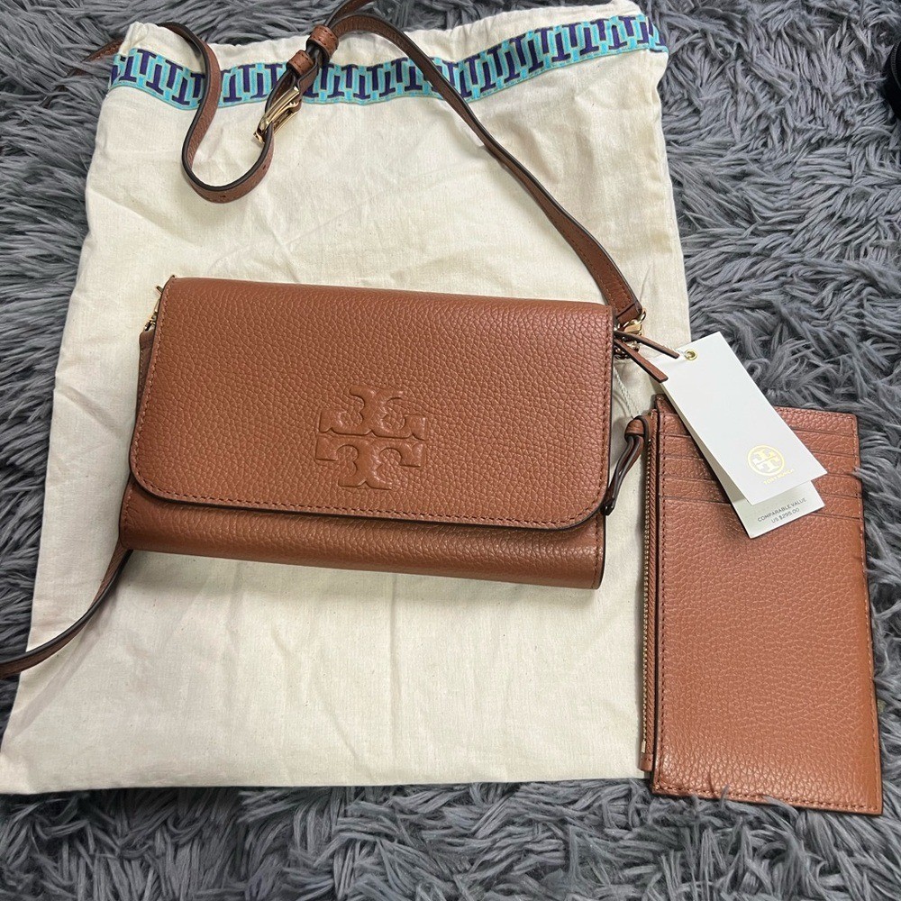 ⭐️Tory Burch Thea Flat Wallet Tan Leather Crossbody Bag