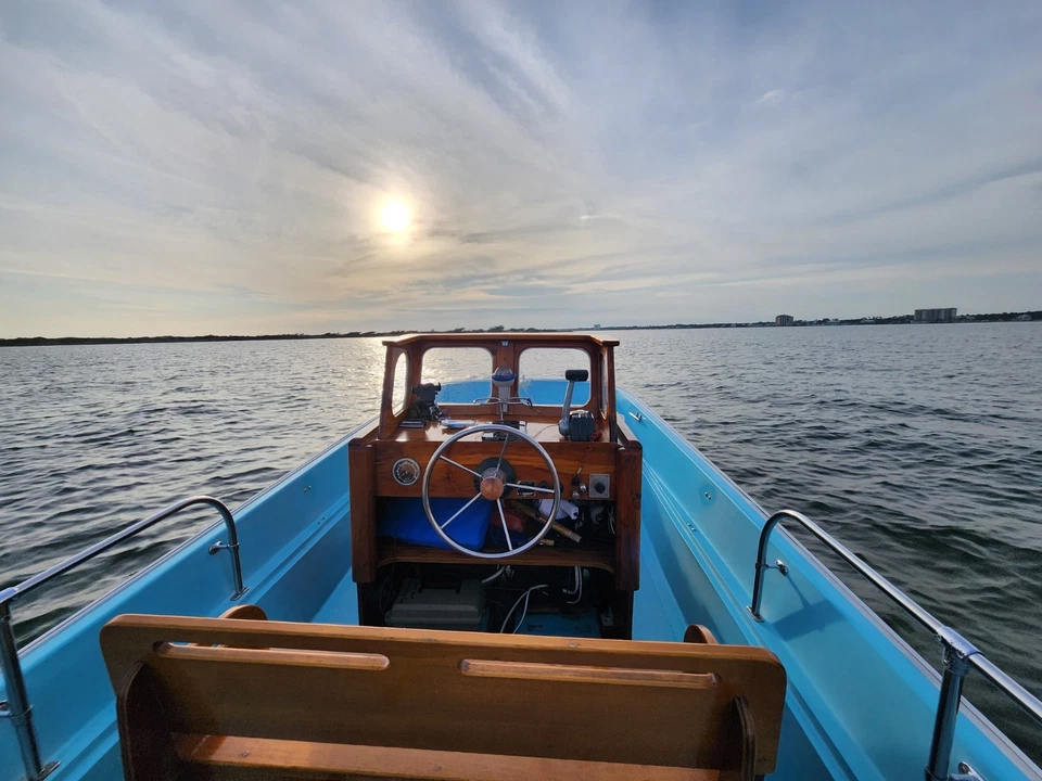 1968 17' Boston Whaler Nauset (Pre Montauk) Mahagony Center Console Boat - Image 3 of 4