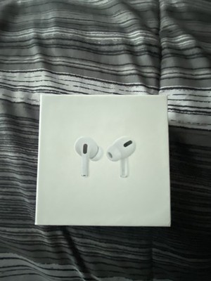 Apple AirPods Pro 2nd Generation  MagSafe Wireless Charging Case White