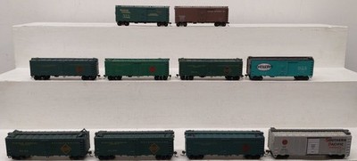 Athearn HO Scale Boxcars [10]