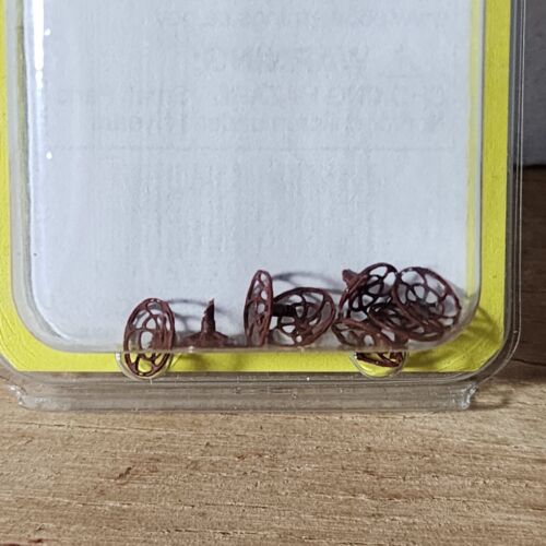 Kadee 2021 - Boxcar Red EQUIPCO Freight Car Brake Wheel - Plastic - Package of 8 - Picture 2 of 2