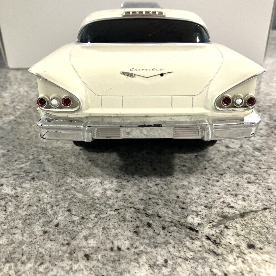 1958 White Chevy Impala Muscle Machine Die Cast Car. 1:18 Scale. Rare - Image 3 of 4