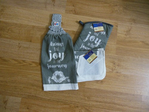 Set - Kitchen Crochet top Hanging Towel with matching Dishcloths / Oven Mitt New - Picture 2 of 3