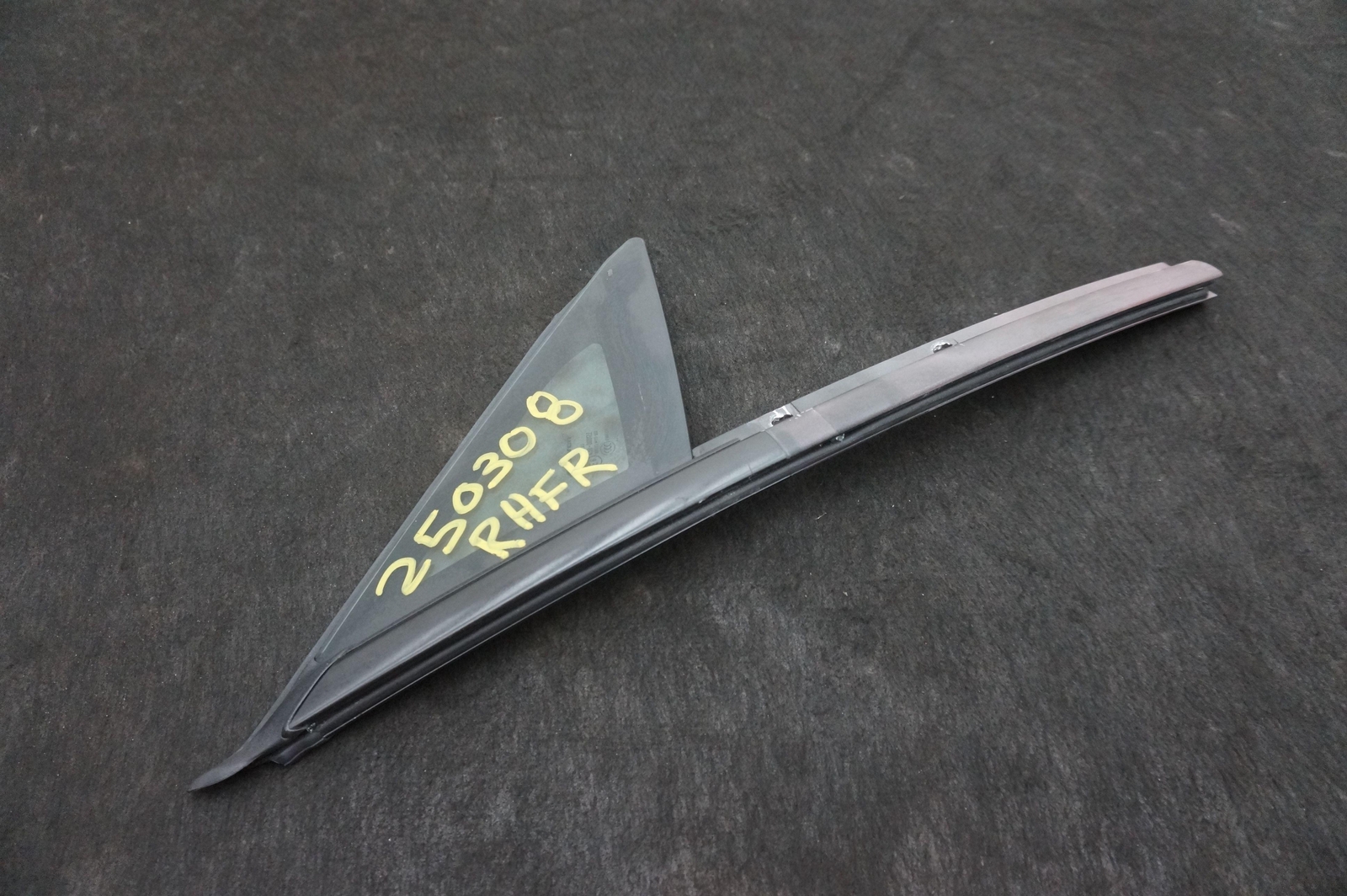 Front Right Door Corner Quarter Vent Window Glass OEM McLaren 650S 2015